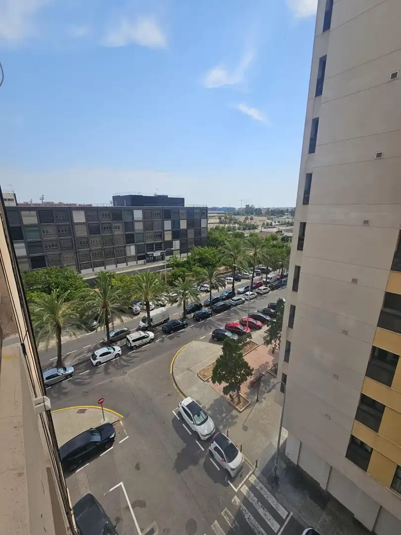 Exterior view of Flat for sale in Valencia  with Air Conditioner, Furnished and Balcony