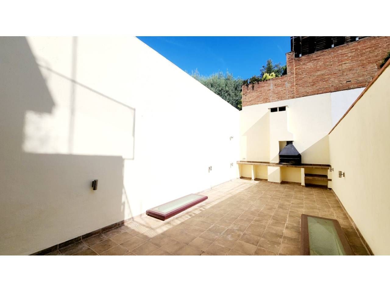 Jardí de Casa adosada en venda en Sabadell amb Aire condicionat, Calefacció i Terrassa
