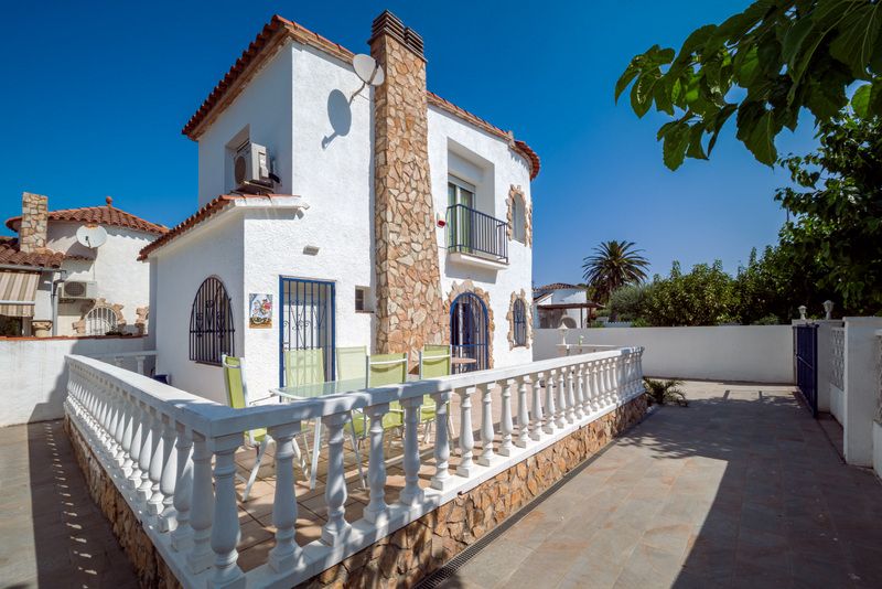 Vista exterior de Casa o xalet en venda en Empuriabrava amb Aire condicionat i Calefacció