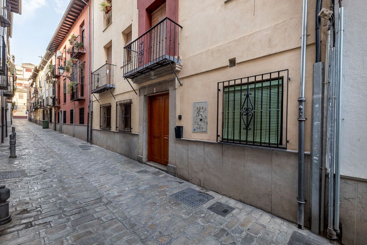 Exterior view of Planta baja for sale in  Granada Capital  with Furnished, Oven and Washing machine