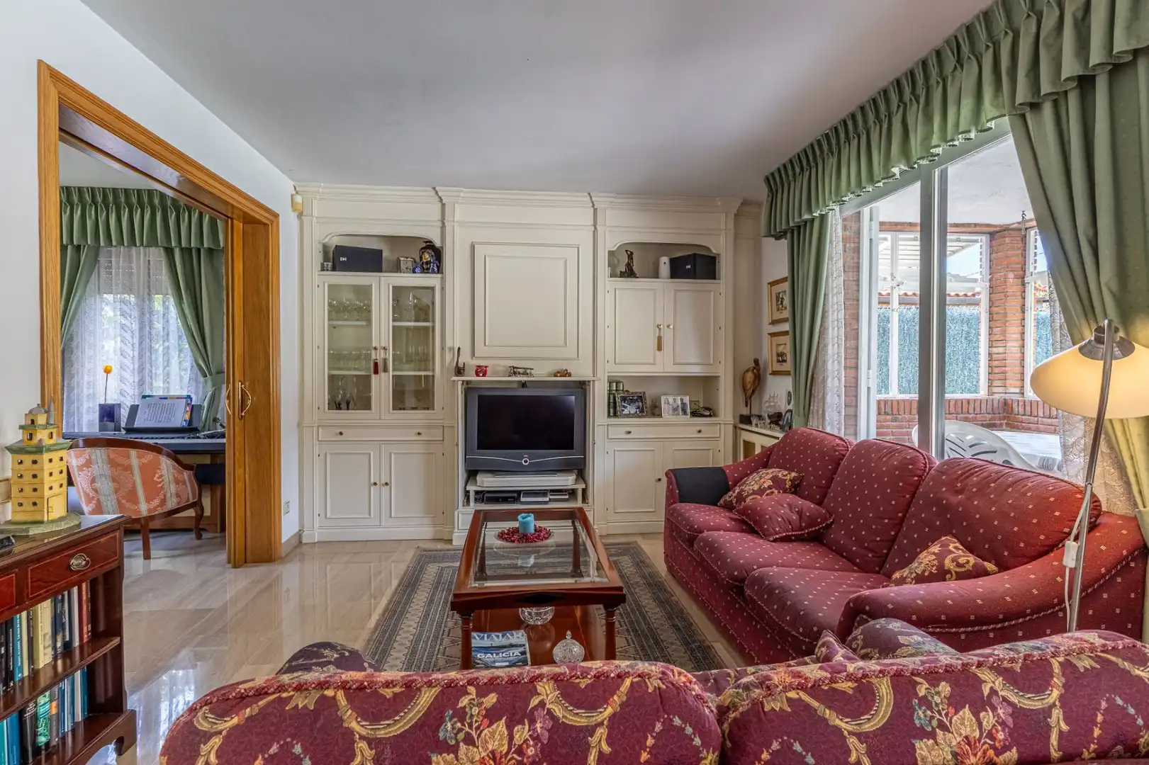 Sala d'estar de Casa o xalet en venda en El Masnou amb Calefacció, Jardí privat i Terrassa