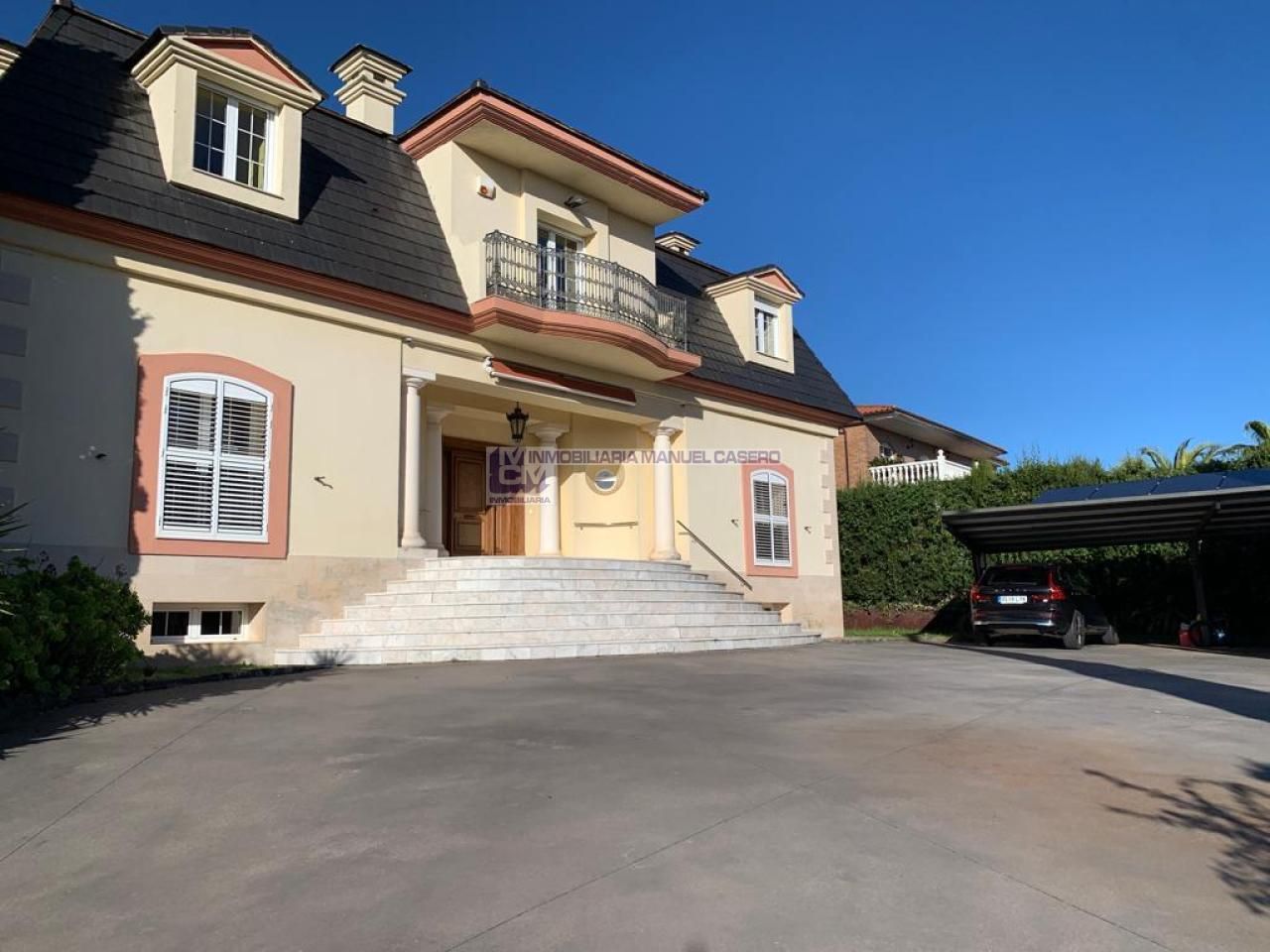 Vista exterior de Casa o xalet en venda en Cáceres Capital amb Calefacció, Jardí privat i Traster