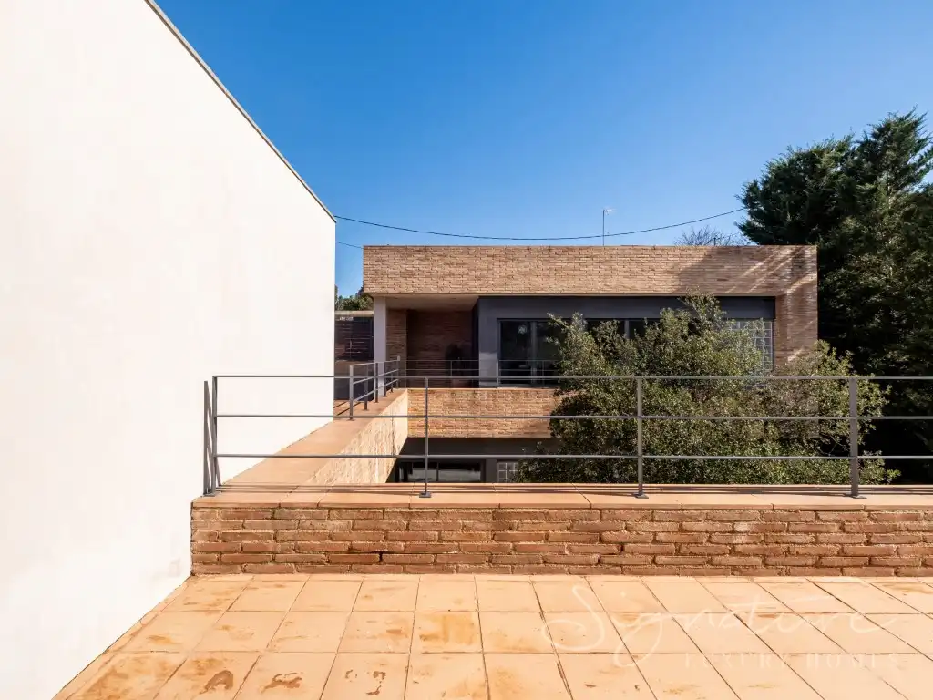 Vista exterior de Casa o xalet en venda en Sant Cugat del Vallès amb Aire condicionat, Calefacció i Terrassa