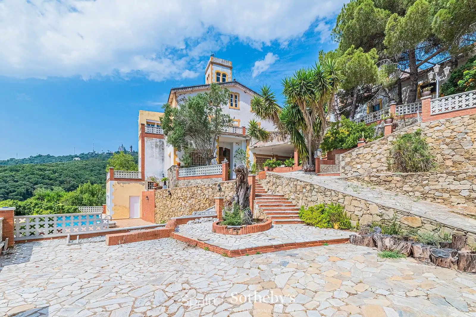 Vista exterior de Casa o xalet en venda en Barcelona amb Aire condicionat, Calefacció i Jardí privat