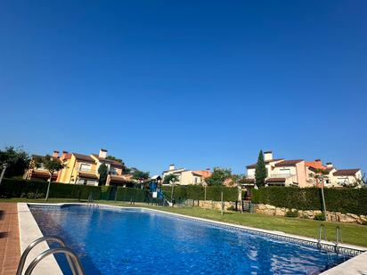 Piscina de Casa adosada en venda en Mont-roig del Camp amb Aire condicionat, Terrassa i Balcó