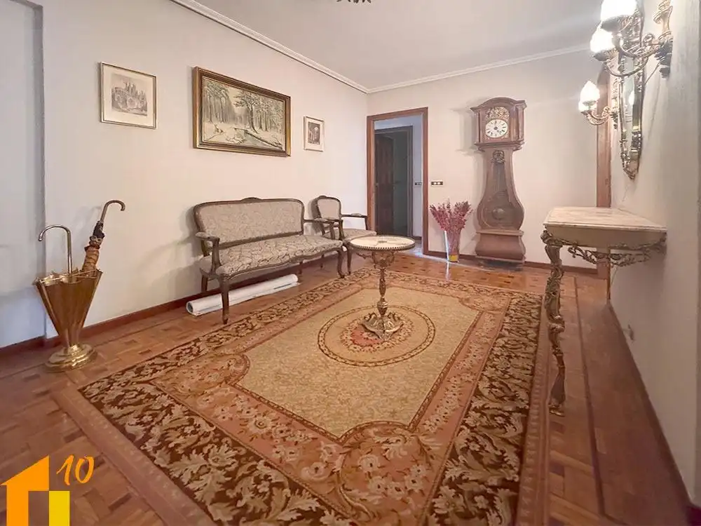 Sala d'estar de Pis en venda en Burgos amb Calefacció i Traster