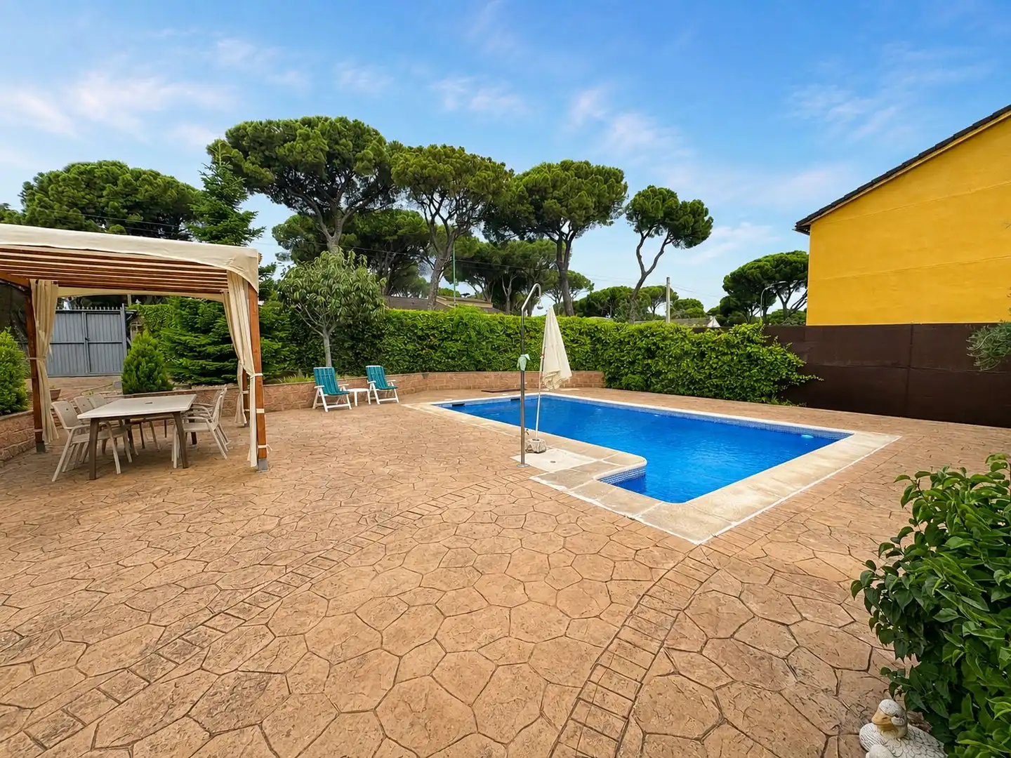 Chalet con piscina en venta en Calle del Alamo, imagen 2