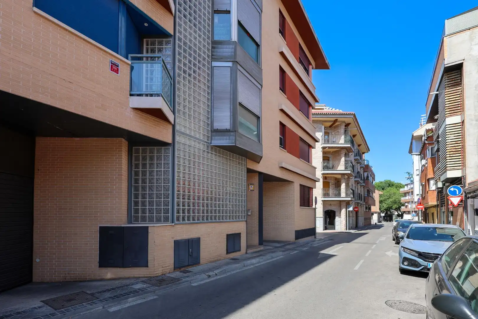 Vista exterior de Casa adosada en venda en Leganés amb Calefacció, Jardí privat i Traster