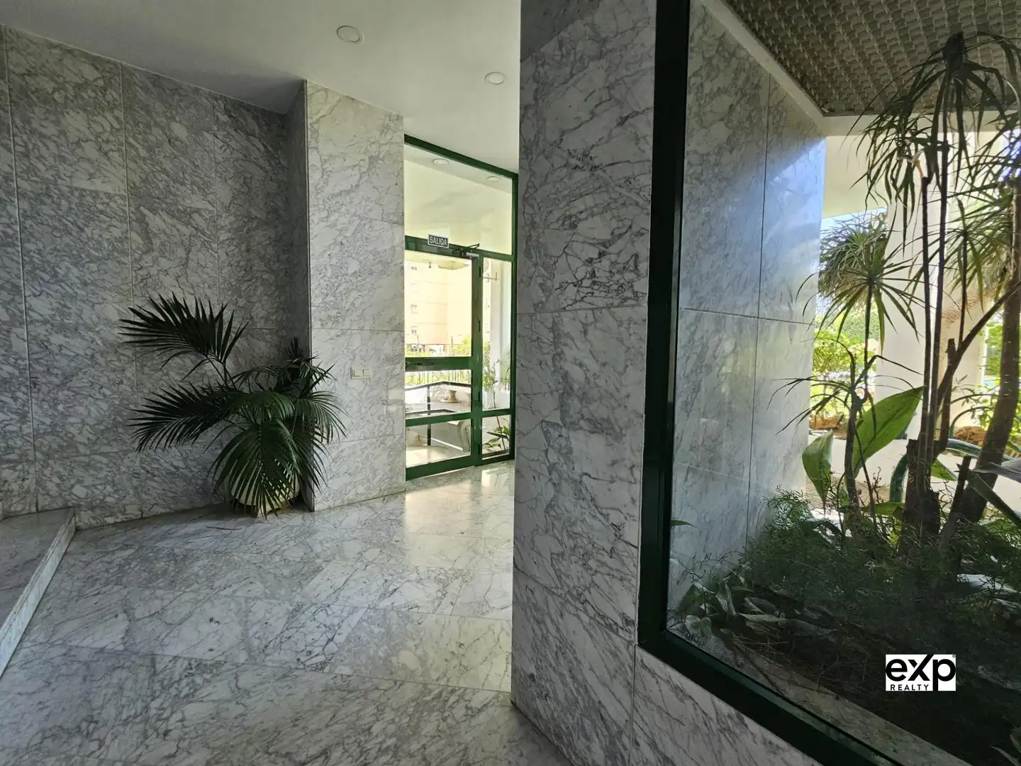 Flat for sale in Fuengirola  with Air Conditioner, Swimming Pool and Furnished
