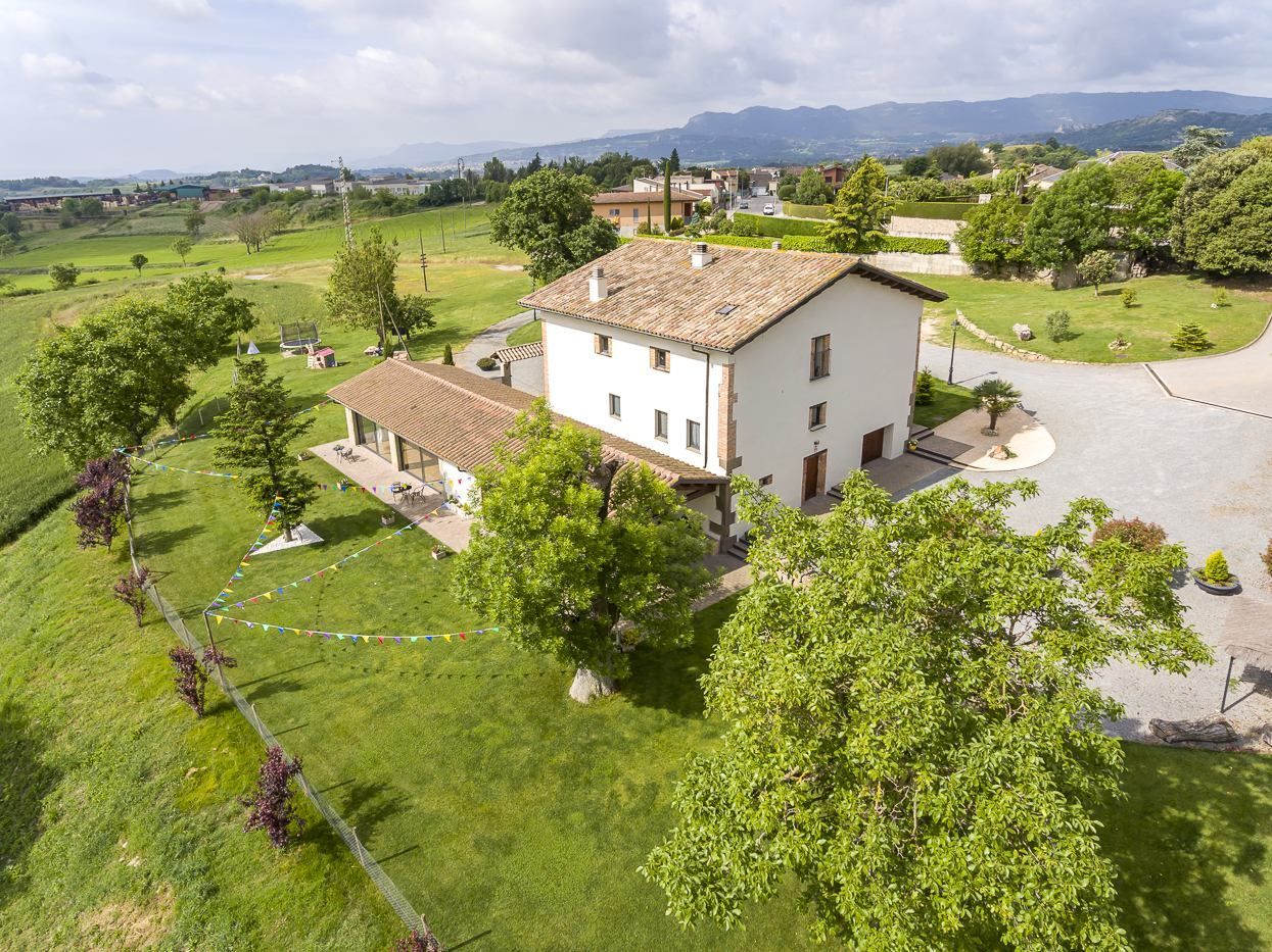 Vista exterior de Finca rústica en venda en Sant Vicenç de Torelló amb Calefacció, Terrassa i Moblat