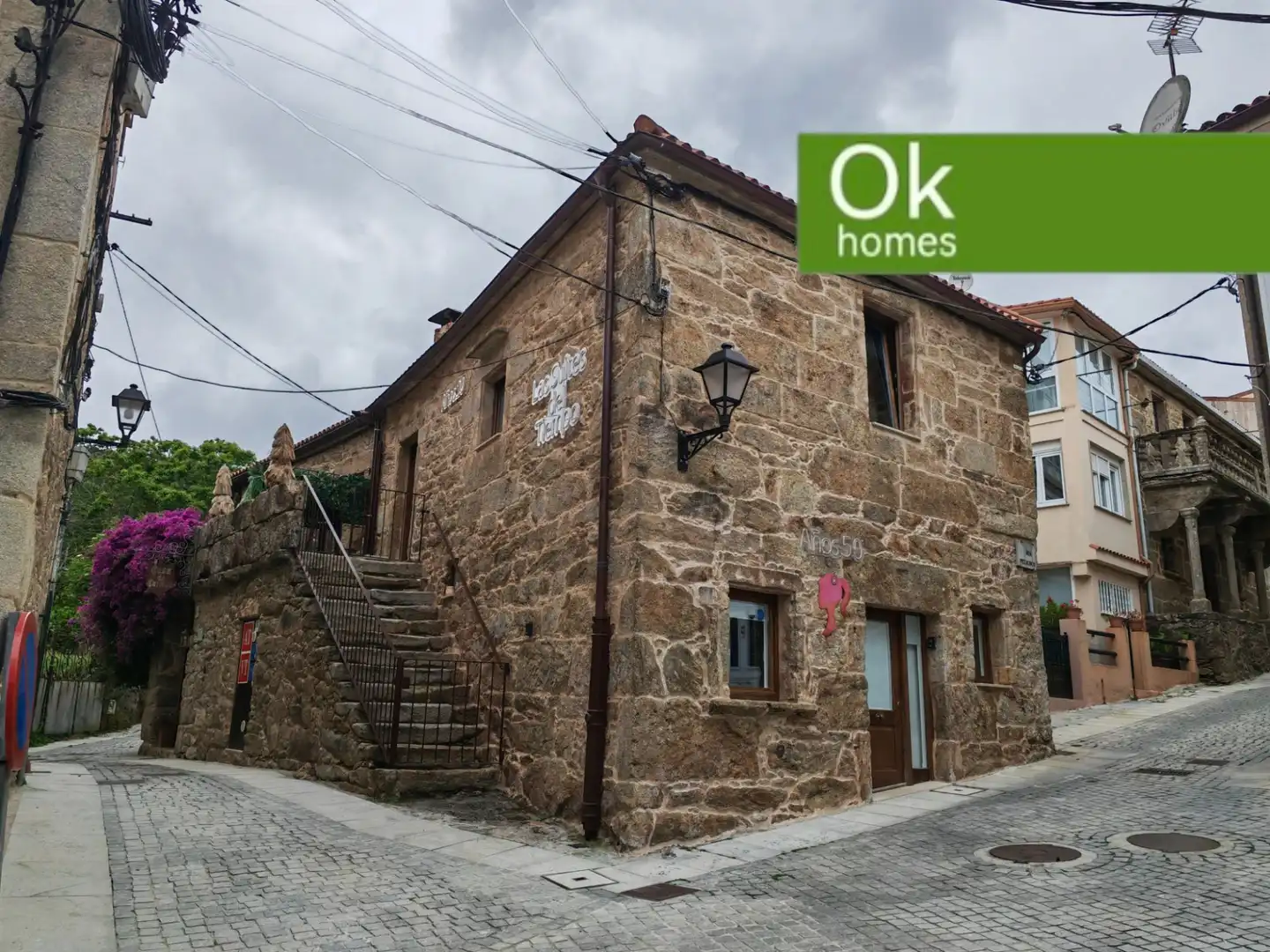 Vista exterior de Casa adosada en venda en Corcubión amb Calefacció, Terrassa i Moblat