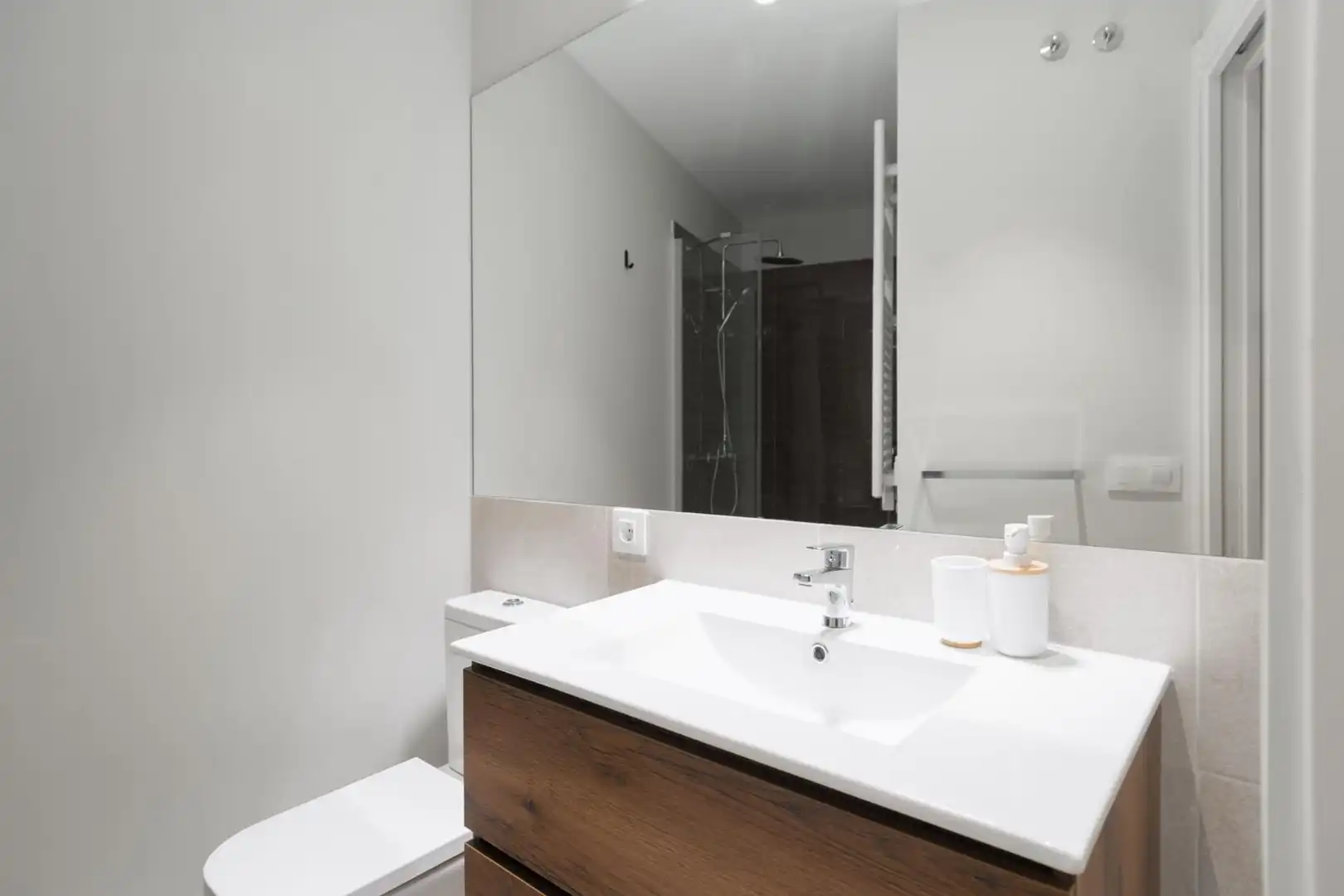 Bathroom of Apartments for rent in Madrid  with Air Conditioner, Heating and Terrace