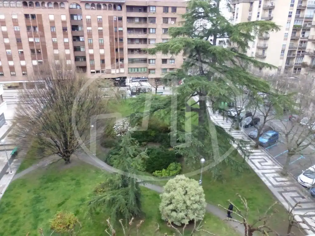 Piso de alquiler en Calle Serafín Olave, Iturrama