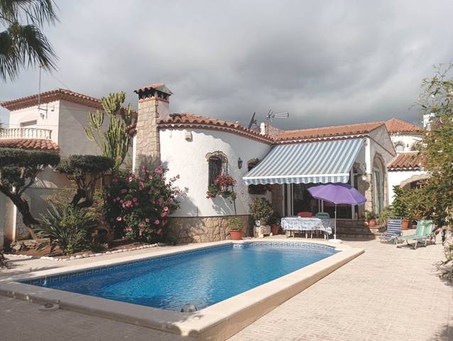 Casa-chalet en Venta en Centre