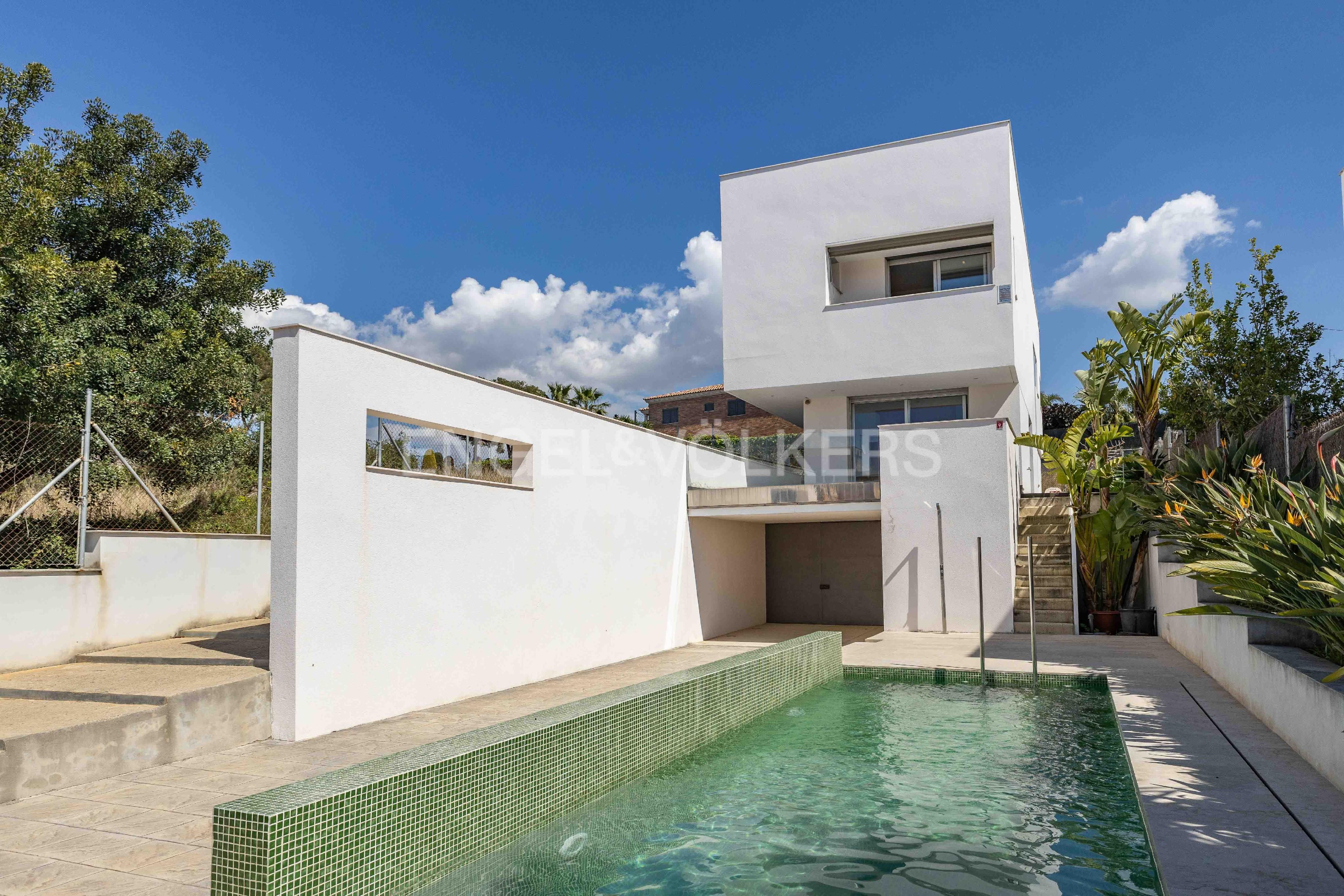 Exterior view of House or chalet for sale in El Vendrell  with Heating, Private garden and Terrace