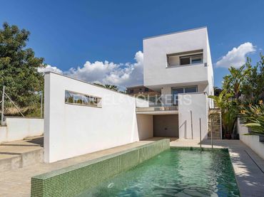 House with balcony for sale in Coma-ruga platja