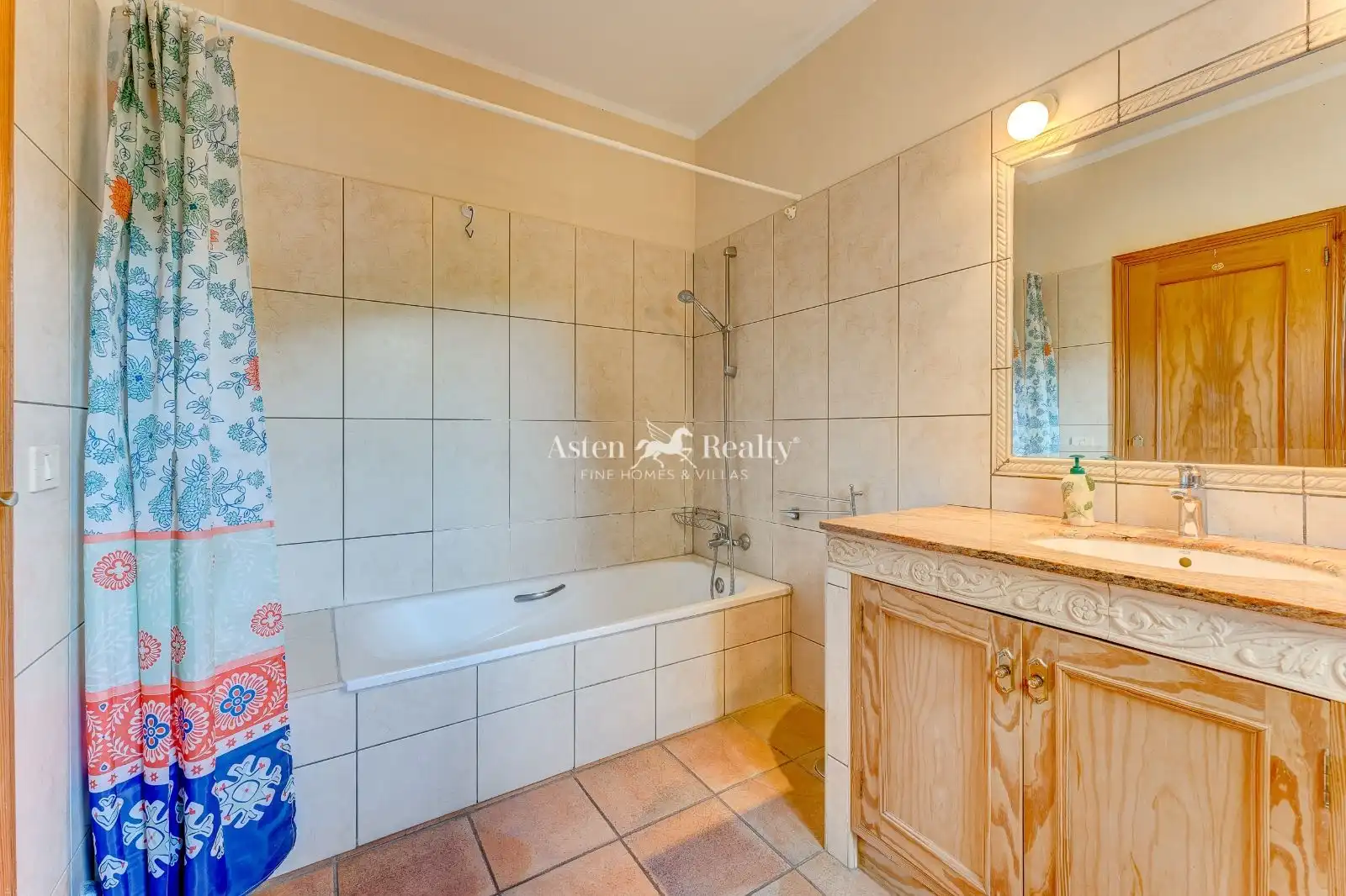 Badezimmer von Haus oder Chalet zum Verkauf in Guía de Isora mit Terrasse, Schwimmbad und Möbliert