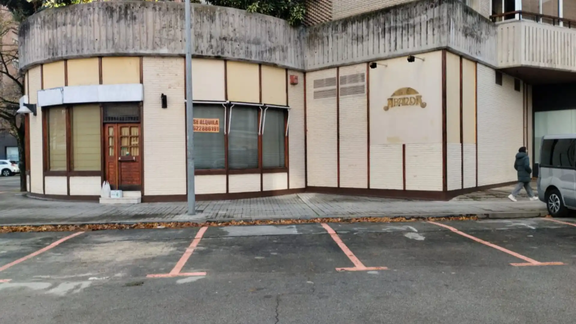 Vista exterior de Local de alquiler en  Pamplona / Iruña