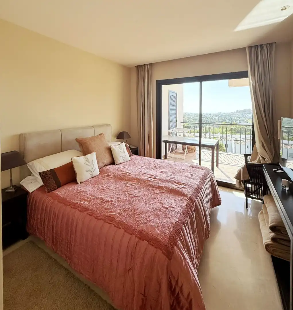Bedroom of Flat for rent in Benahavís  with Air Conditioner, Storage room and Furnished