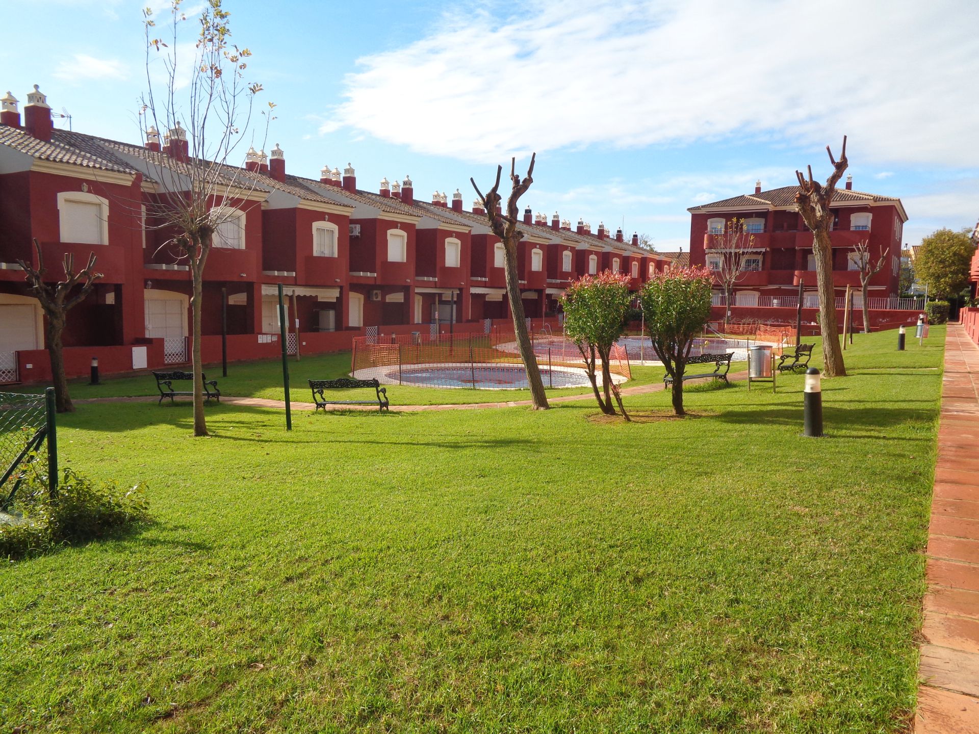 Vista exterior de Apartament en venda en Islantilla amb Calefacció, Jardí privat i Traster