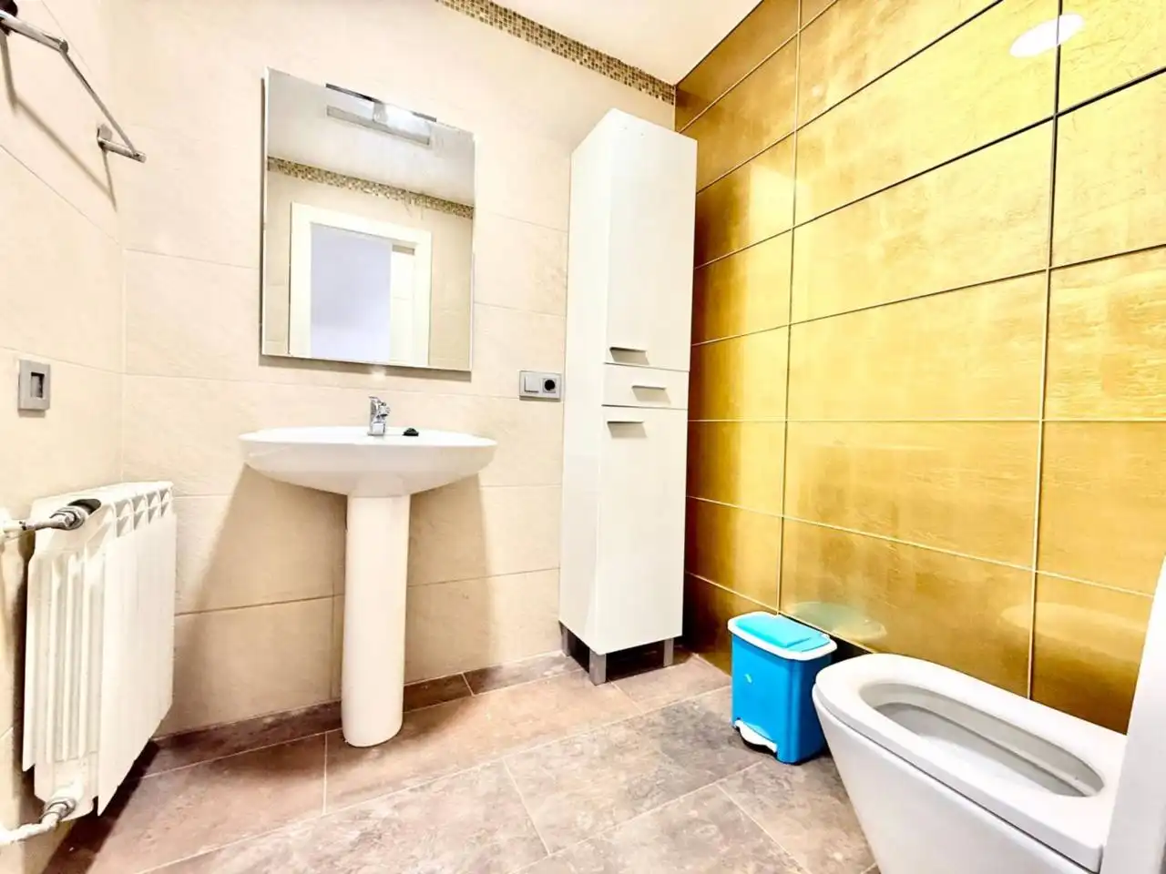 Bathroom of Flat for rent in Toledo  with Air Conditioner, Heating and Terrace