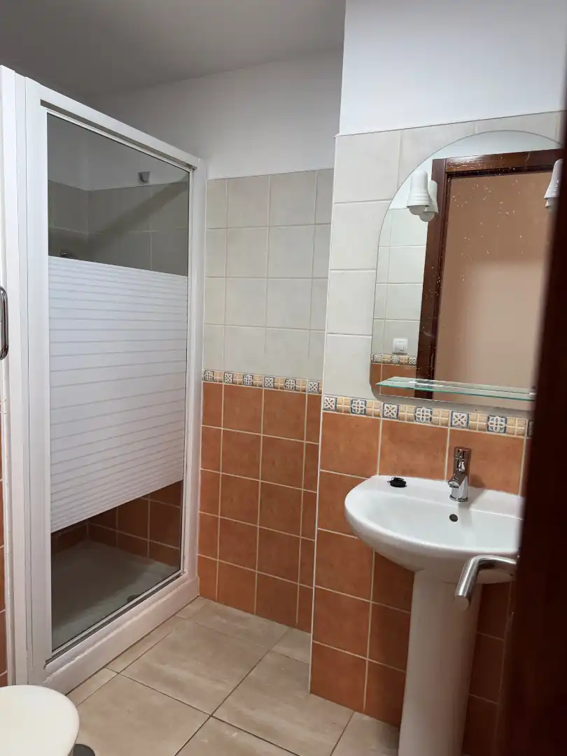 Baño de Piso de alquiler en Santa Cruz de Tenerife con Horno y Lavadora