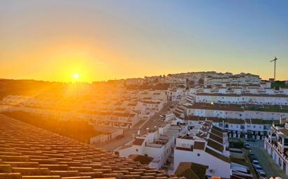 Vista exterior de Pis en venda en Vejer de la Frontera amb Aire condicionat, Calefacció i Terrassa