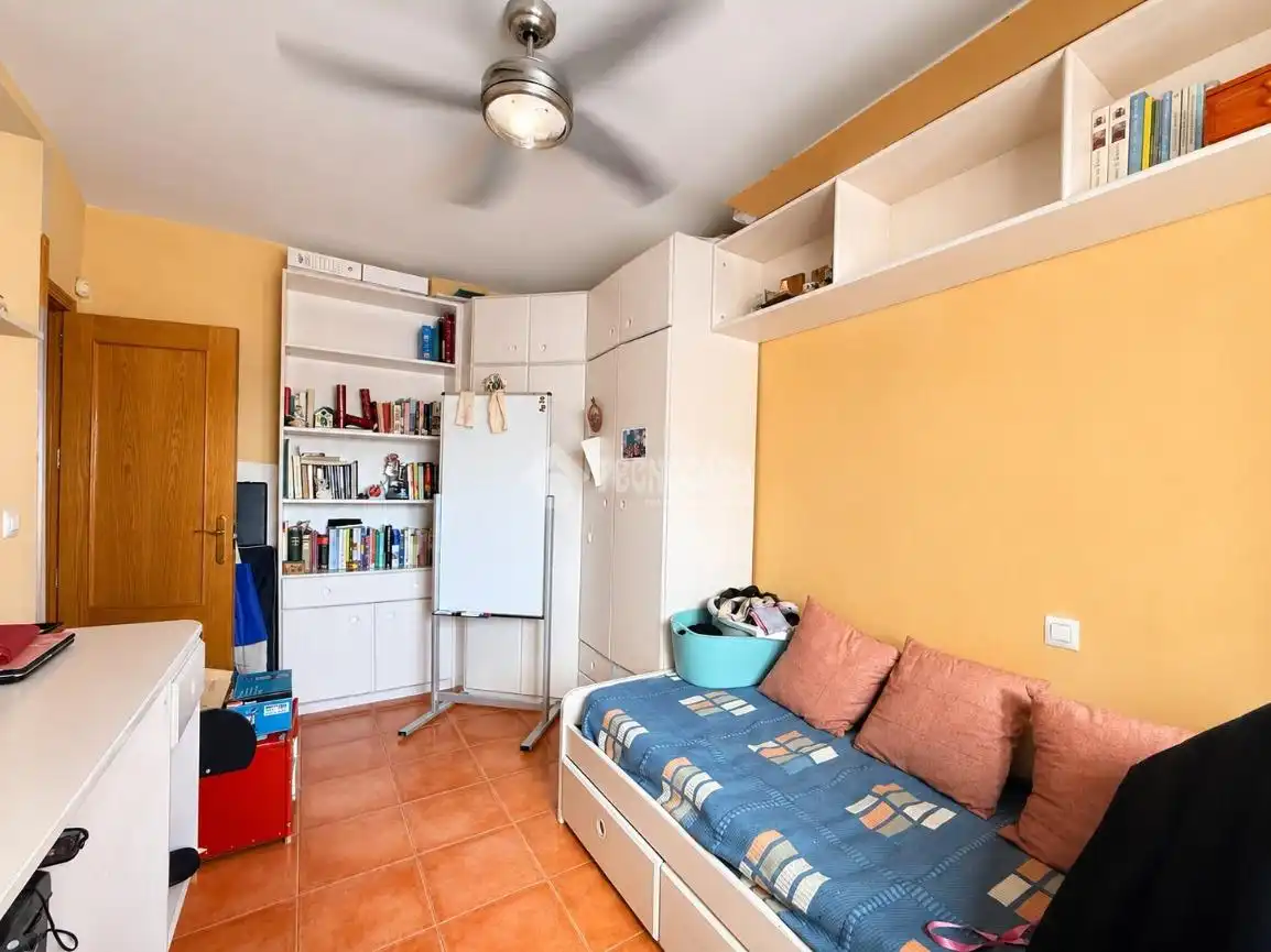 Dormitori de Casa adosada en venda en Casarrubuelos amb Aire condicionat, Calefacció i Terrassa