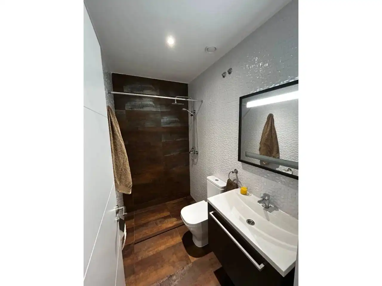 Bathroom of Study for sale in L'Hospitalet de Llobregat  with Air Conditioner, Heating and Parquet flooring