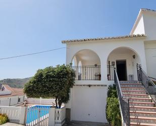 Vista exterior de Casa o xalet en venda en Canillas de Albaida amb Aire condicionat, Terrassa i Piscina