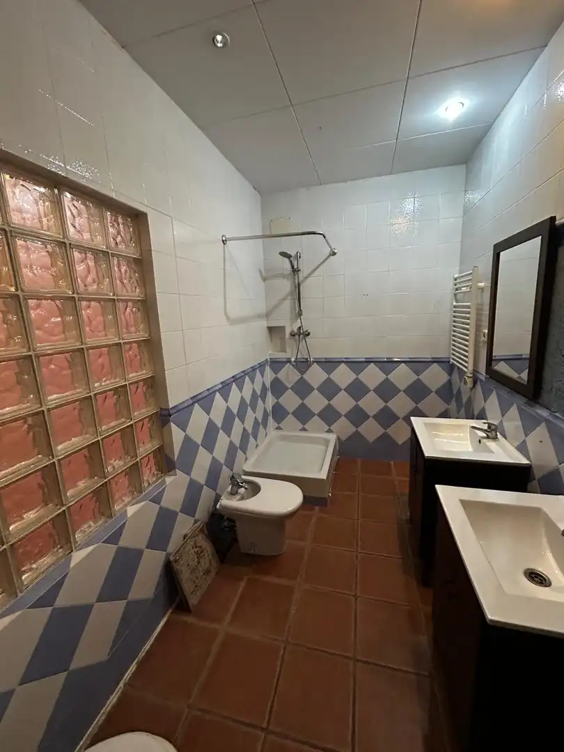 Badezimmer von Haus oder Chalet zum Verkauf in Vacarisses mit Privatgarten, Terrasse und Abstellraum