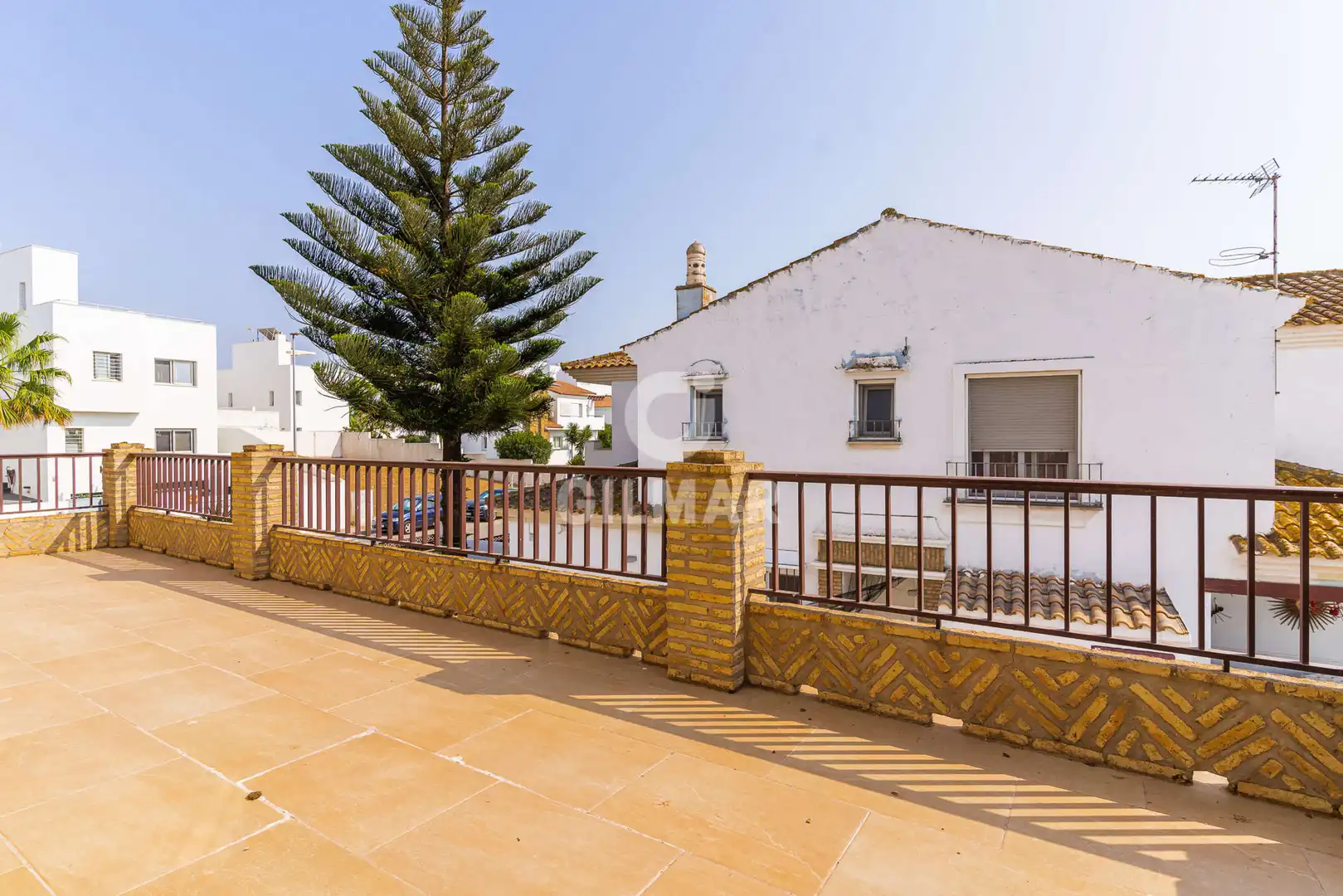 Vista exterior de Casa adosada en venda en Zahara de los Atunes amb Calefacció, Jardí privat i Piscina
