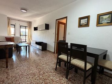 Flat with lift to rent in Calle del Parque