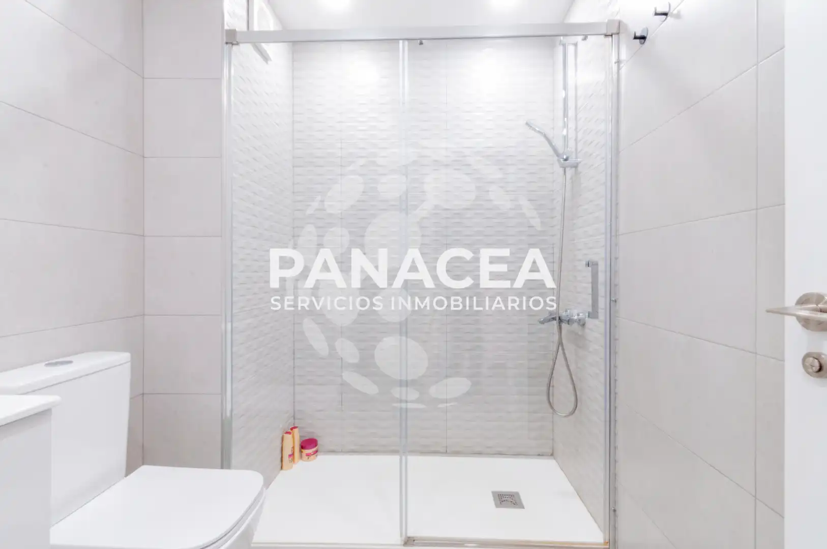 Baño de Piso en venta en Vícar con Terraza, Amueblado y Horno