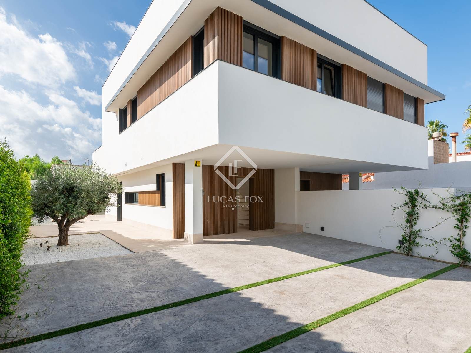 Exterior view of House or chalet for sale in Castelldefels  with Air Conditioner, Private garden and Terrace
