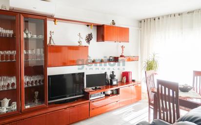 Living room of Flat for sale in Girona Capital  with Air Conditioner, Heating and Terrace