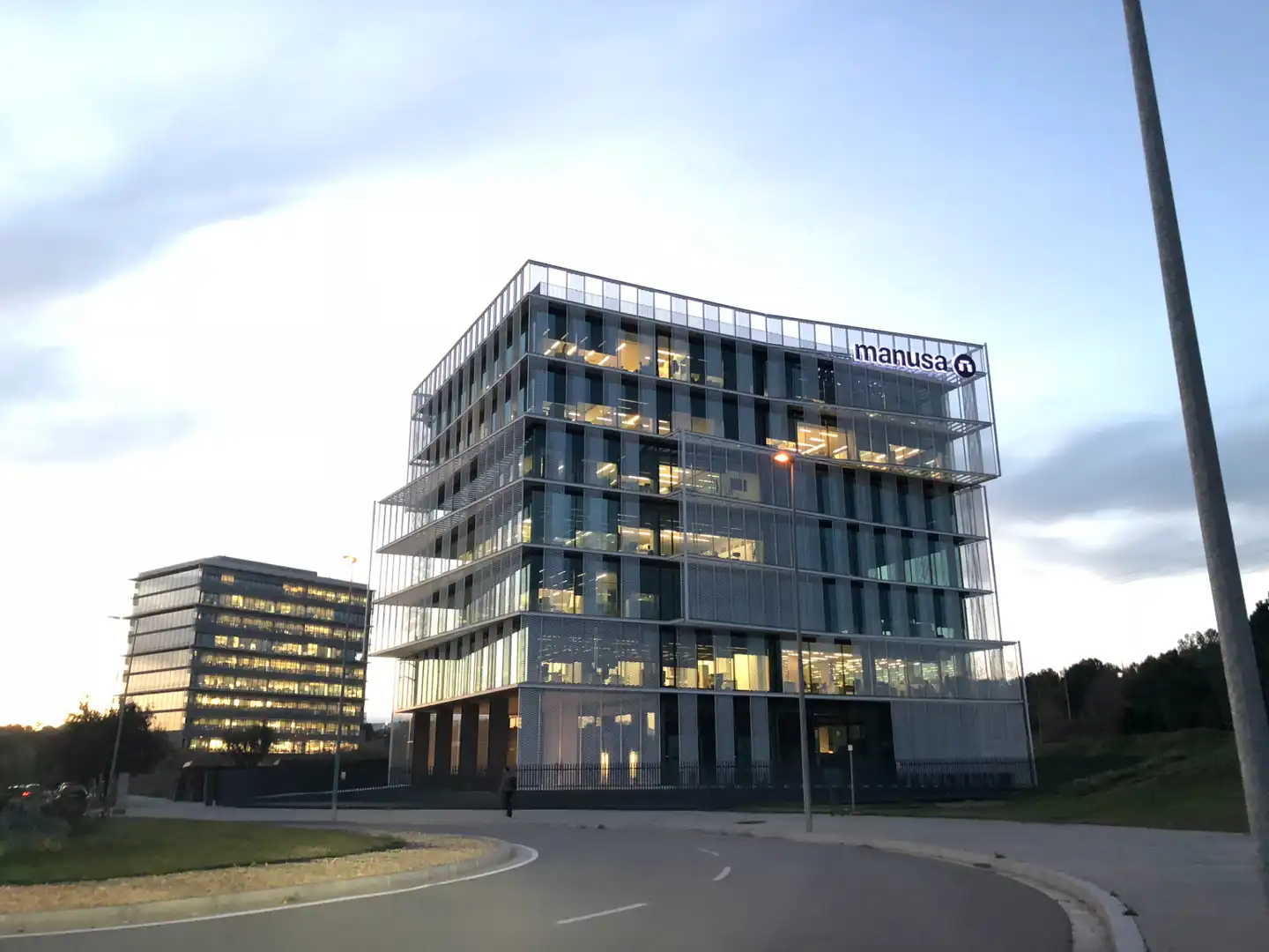 Vista exterior de Oficina de lloguer en Sant Cugat del Vallès amb Calefacció, Internet i Alarma