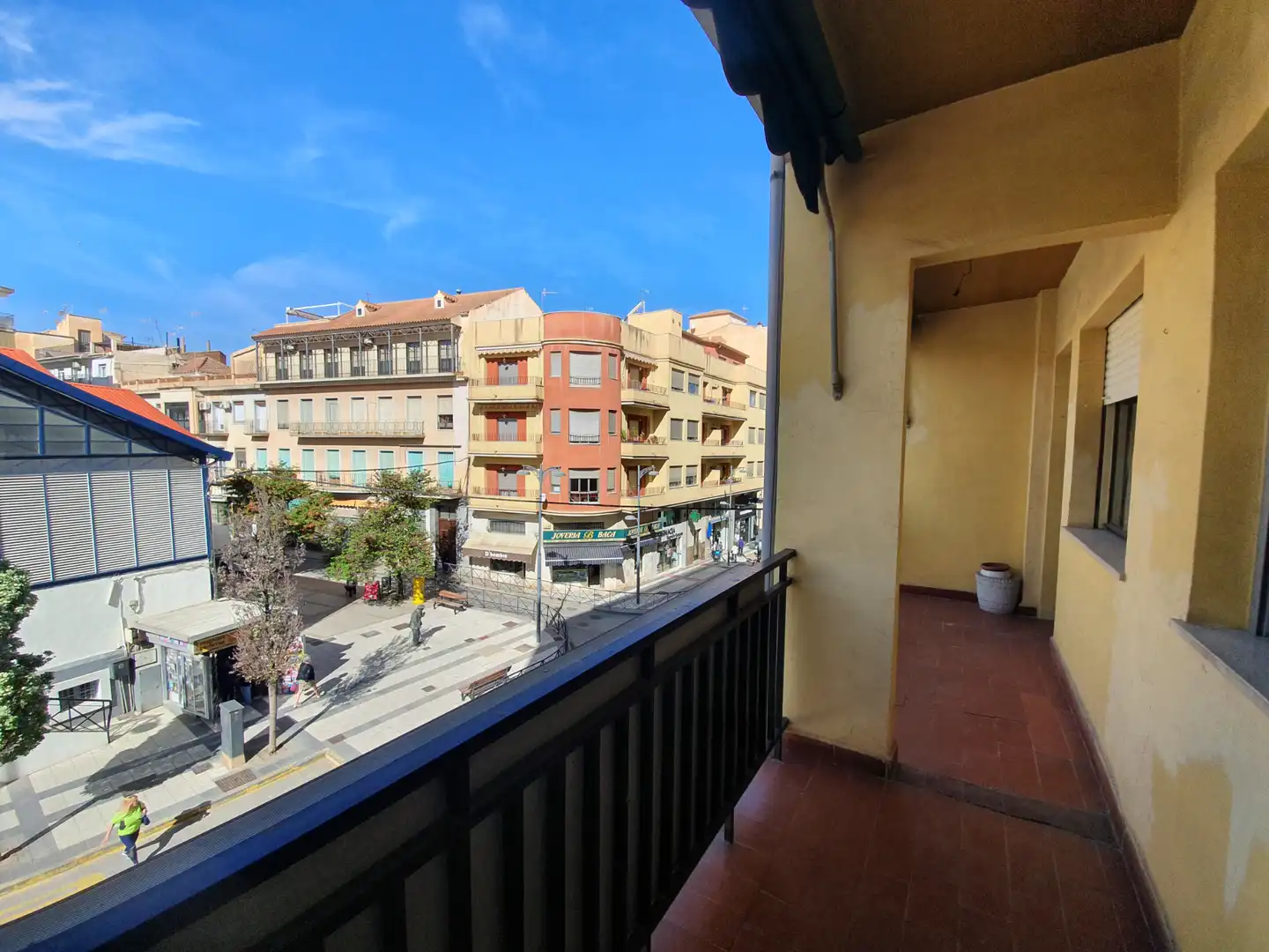Vista exterior de Pis en venda en Guadix amb Balcó