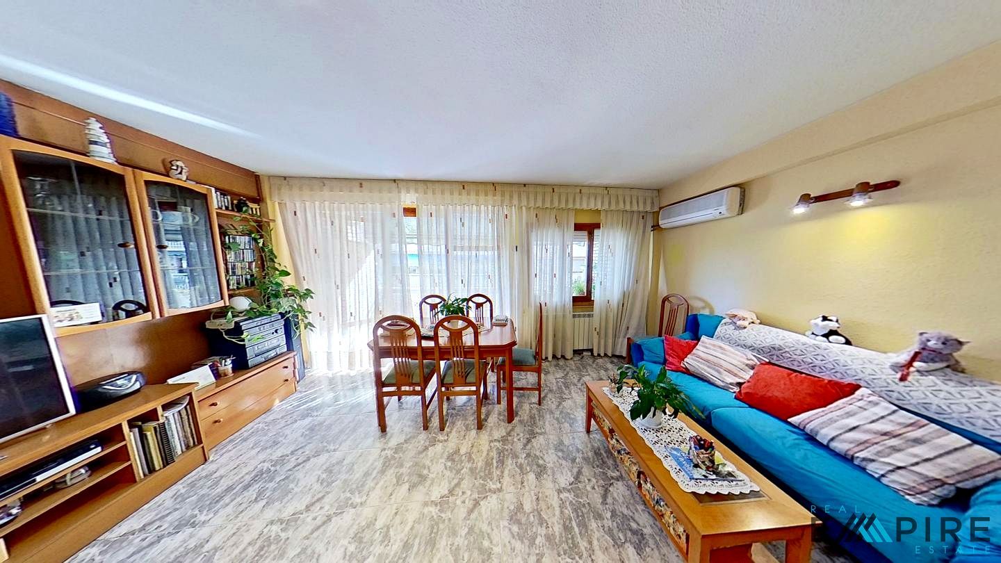 Sala d'estar de Pis en venda en Parla amb Aire condicionat, Calefacció i Terrassa