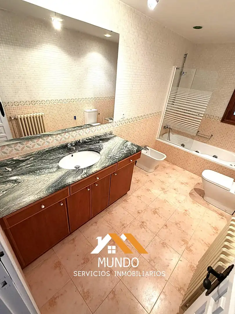 Bany de Casa o xalet de lloguer en Paterna amb Aire condicionat, Calefacció i Terrassa