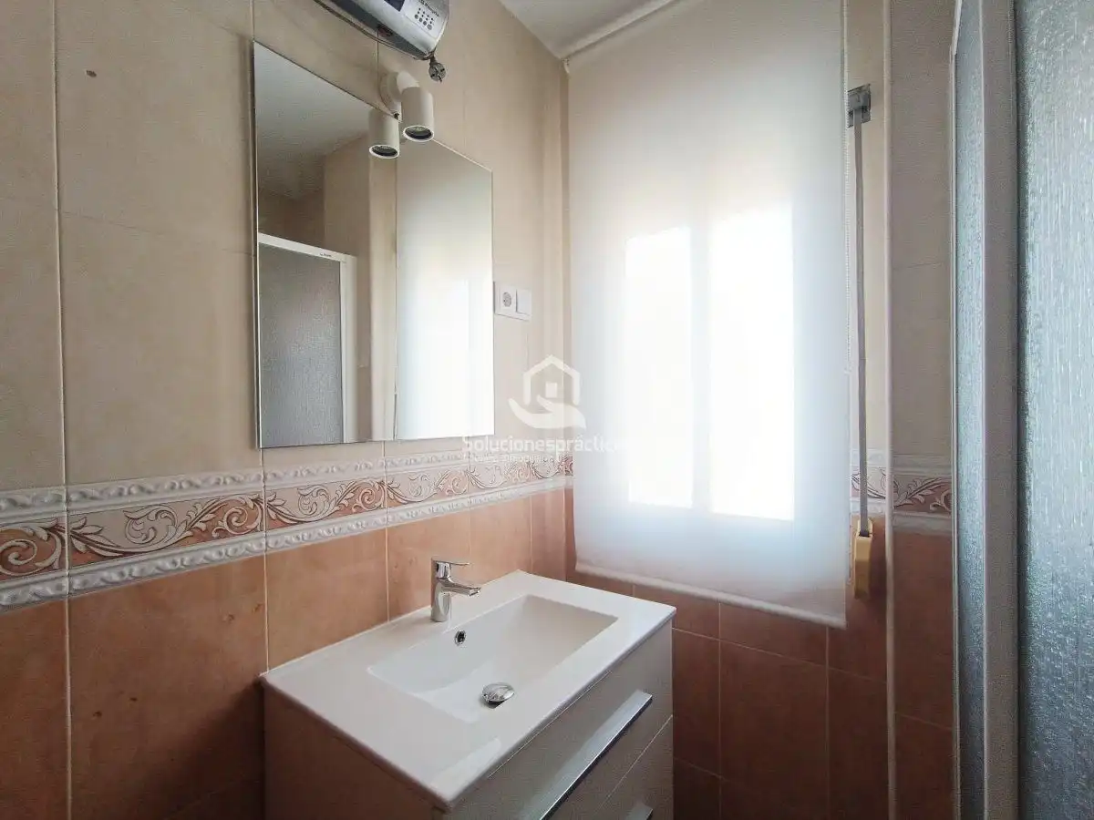 Badezimmer von Wohnung zur Miete in Martos mit Klimaanlage, Heizung und Terrasse