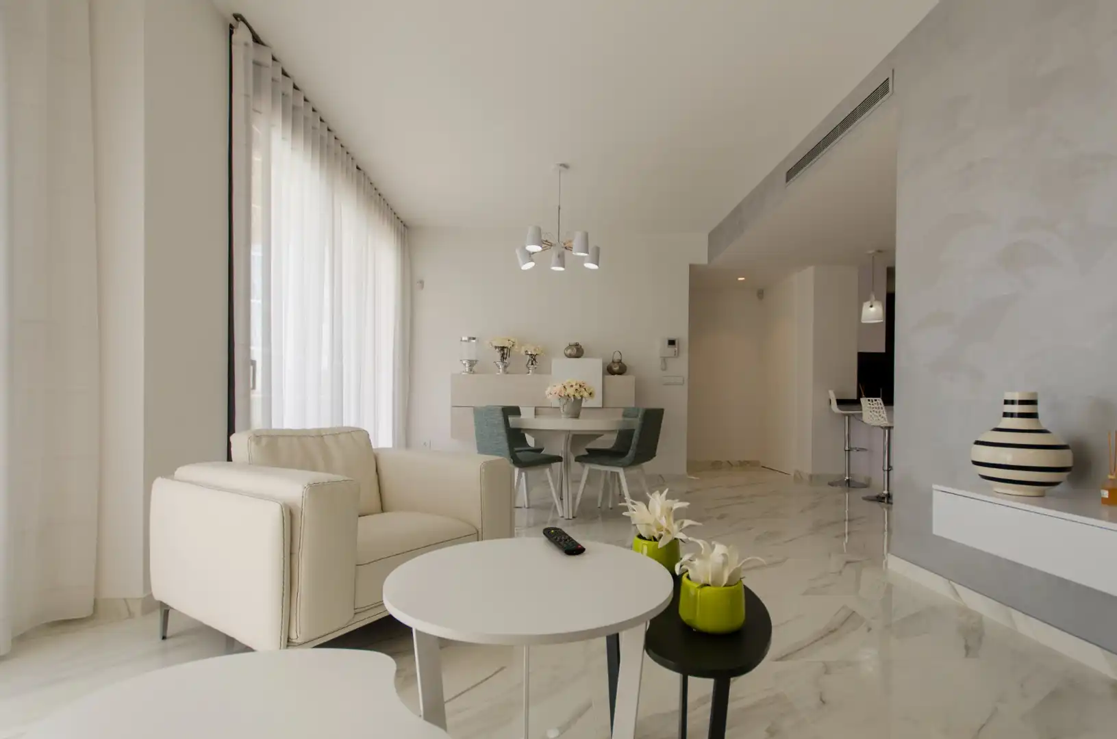 VILLA con PISCINA en SAN MIGUEL DE LAS SALINASVIVIENDA Ref AM047ND144 m CONSTRUIDOS500 m PARCELA3 dormitorios3 bantildeosespacio e, imatge 4