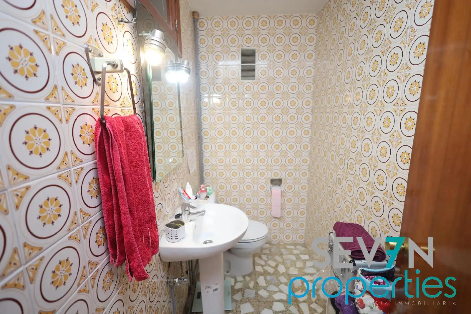 Baño de Casa adosada en venta en Camarena con Aire acondicionado, Calefacción y Jardín privado