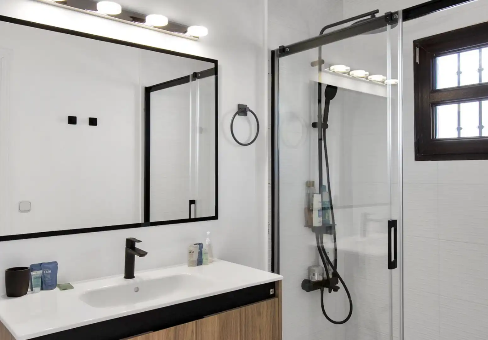 Baño de Casa adosada en venta en Marbella con Aire acondicionado, Jardín privado y Terraza