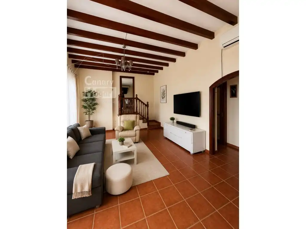 Sala d'estar de Finca rústica en venda en Adeje amb Aire condicionat, Terrassa i Piscina