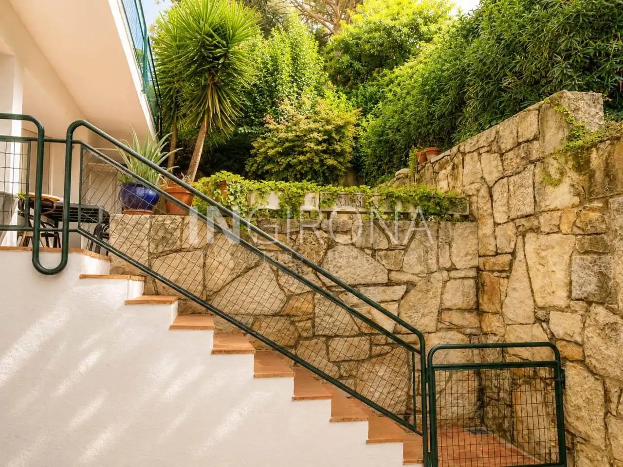 Jardín de Piso en venta en Girona con Aire acondicionado, Calefacción y Jardín privado