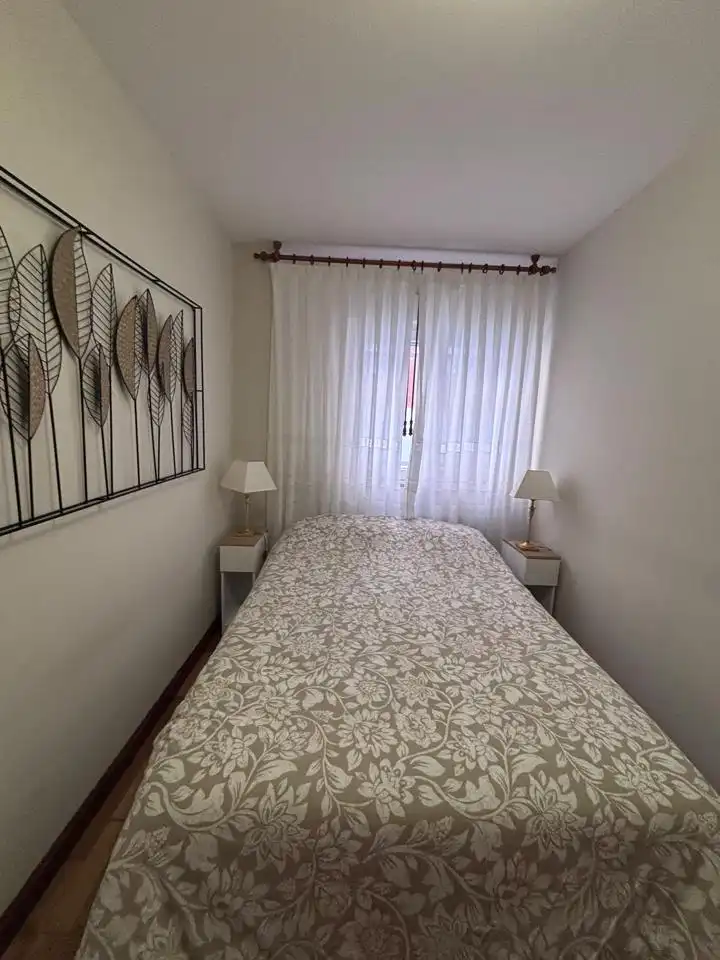 Schlafzimmer von Erdgeschoss zur Miete in Gijón  mit Heizung und Möbliert