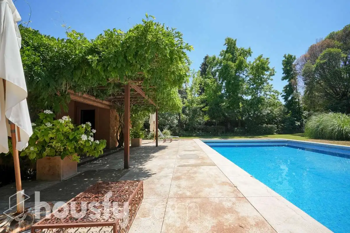 Garden of Houses for sale in Pozuelo de Alarcón  with Air Conditioner, Heating and Private garden