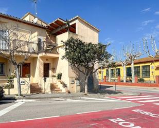 Exterior view of Flat for sale in Sant Pere Pescador  with Terrace and Balcony
