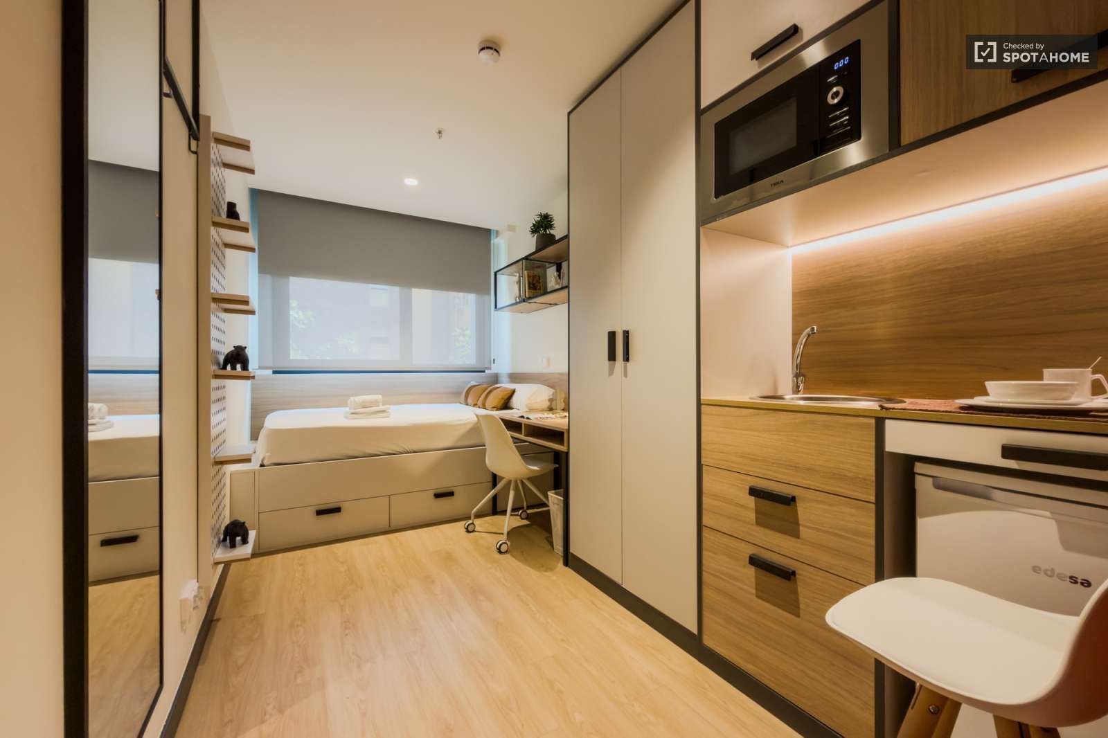 Bedroom of House or chalet to share in  Barcelona Capital  with Terrace